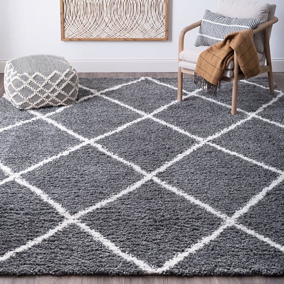 Bliss Rugs Transitional Diamond 4' x 5'3'' Gray and White Polypropylene Indoor Area Rug, 4' x 5'3''