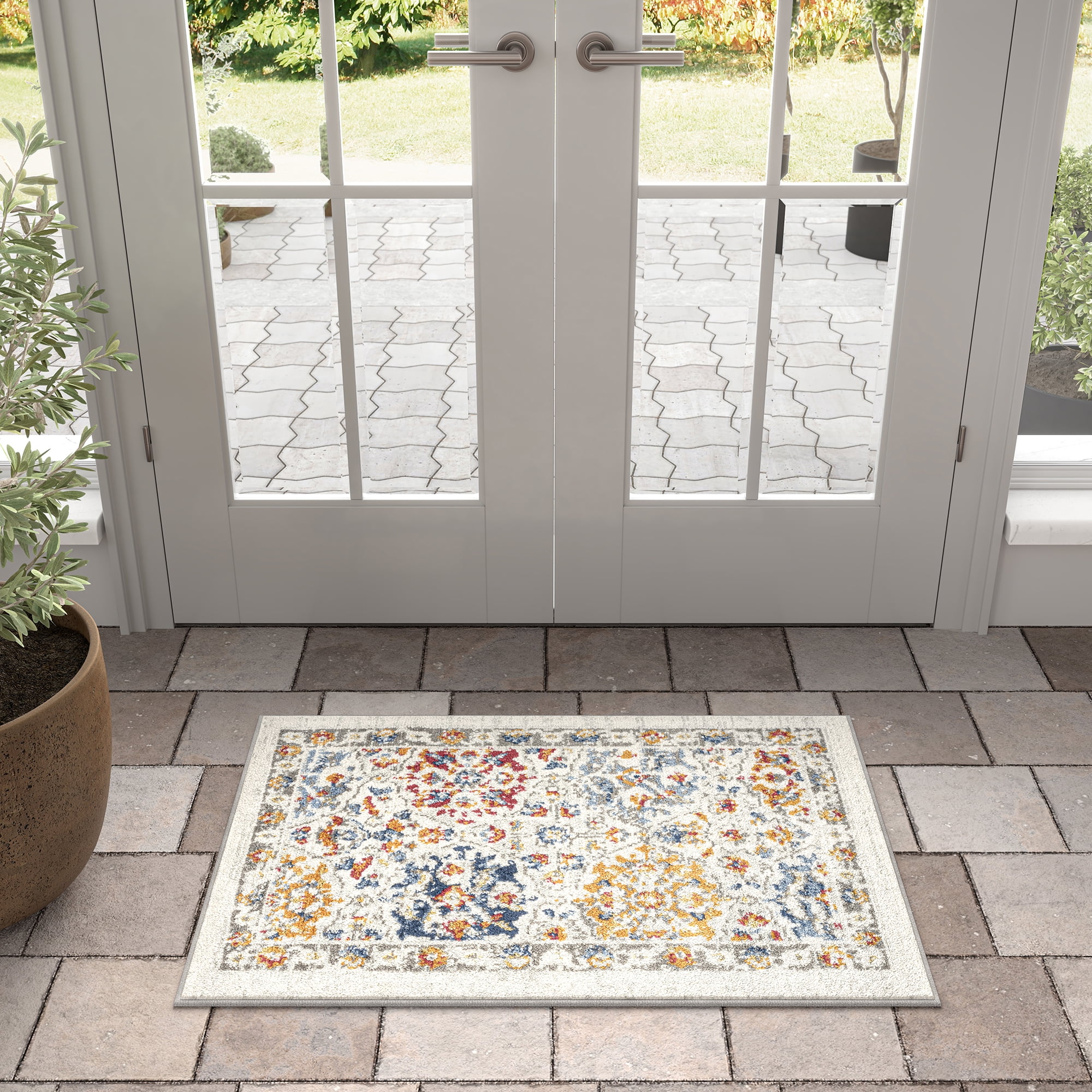 Chelsea Transitional Oriental 2' x 3' Cream and Gold Polypropylene Indoor Area Rug, 2' x 3'