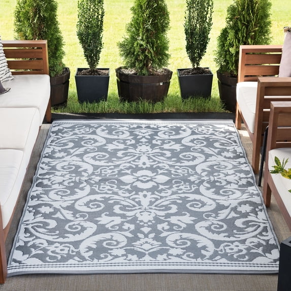 8x10 Reversible Gray and White Polypropylene Outdoor Scroll Area Rug