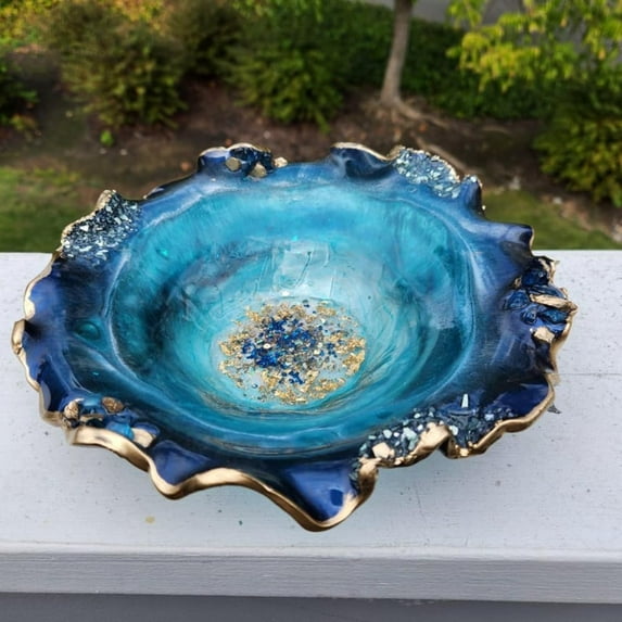 Blue Resin Bowl with Crashed Glass, Stylish Handmade Serving Tray, Decorative Resin Table Centerpiece, 11 "W x 3 "H x 11 "D, Decorative Bowls for Home Decor Accents (Blue)