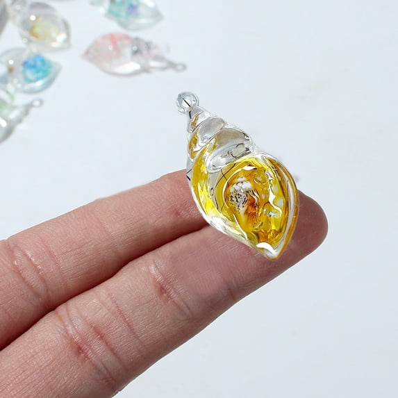 Blueek Glow in the Dark Conch Necklace Pendant - Lightweight Resin & ABS, Ocean-Themed Jewelry for Holidays