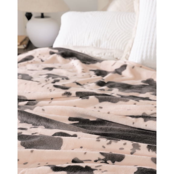 Blunique Cow Print Blankets and Throws Soft Cozy Fleece Throw Blanket Farm Animal Pattern Decor for Sofa, Bed, Travel, Pink King 90x108 in