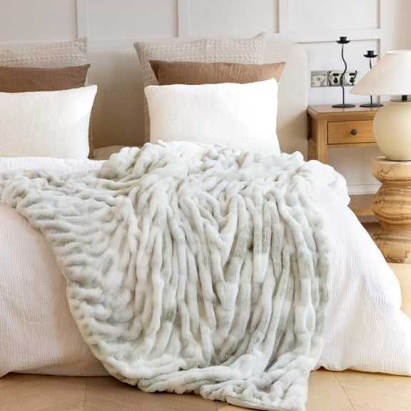 Blunique Faux Rabbit Fur Blankets and Throws Soft Cozy Throw Blanket Home Decor for Couch, Bed, Travel, 60x80 in,Beige