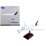 Boeing 787-9 Commercial Aircraft with Flaps Down "Lufthansa" White with Blue Tail "Gemini 200" Series 1/200 Diecast Model Airplane by GeminiJets
