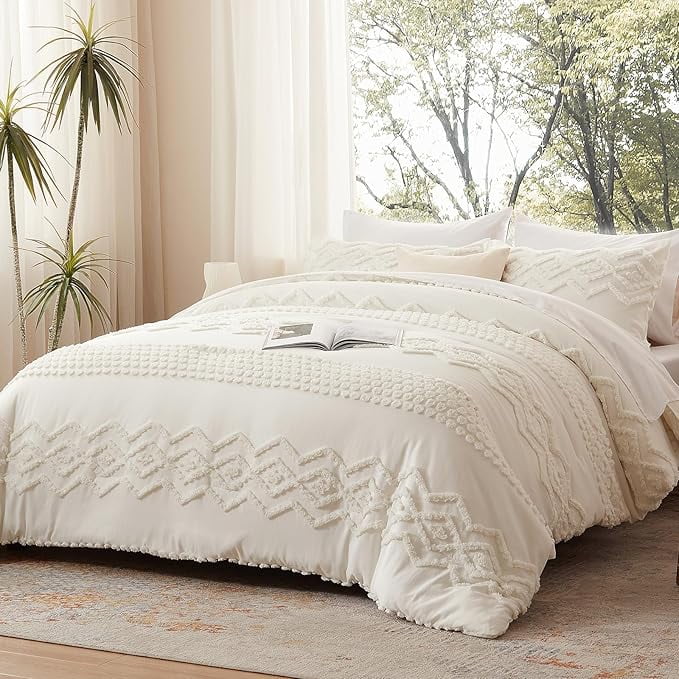 Bohemian-style pile cotton quilt set for a large double bed in size. 3-piece set in ivory white, nostalgic and chic quilt, farmhouse embroidery bed set, soft quilt for all seasons.