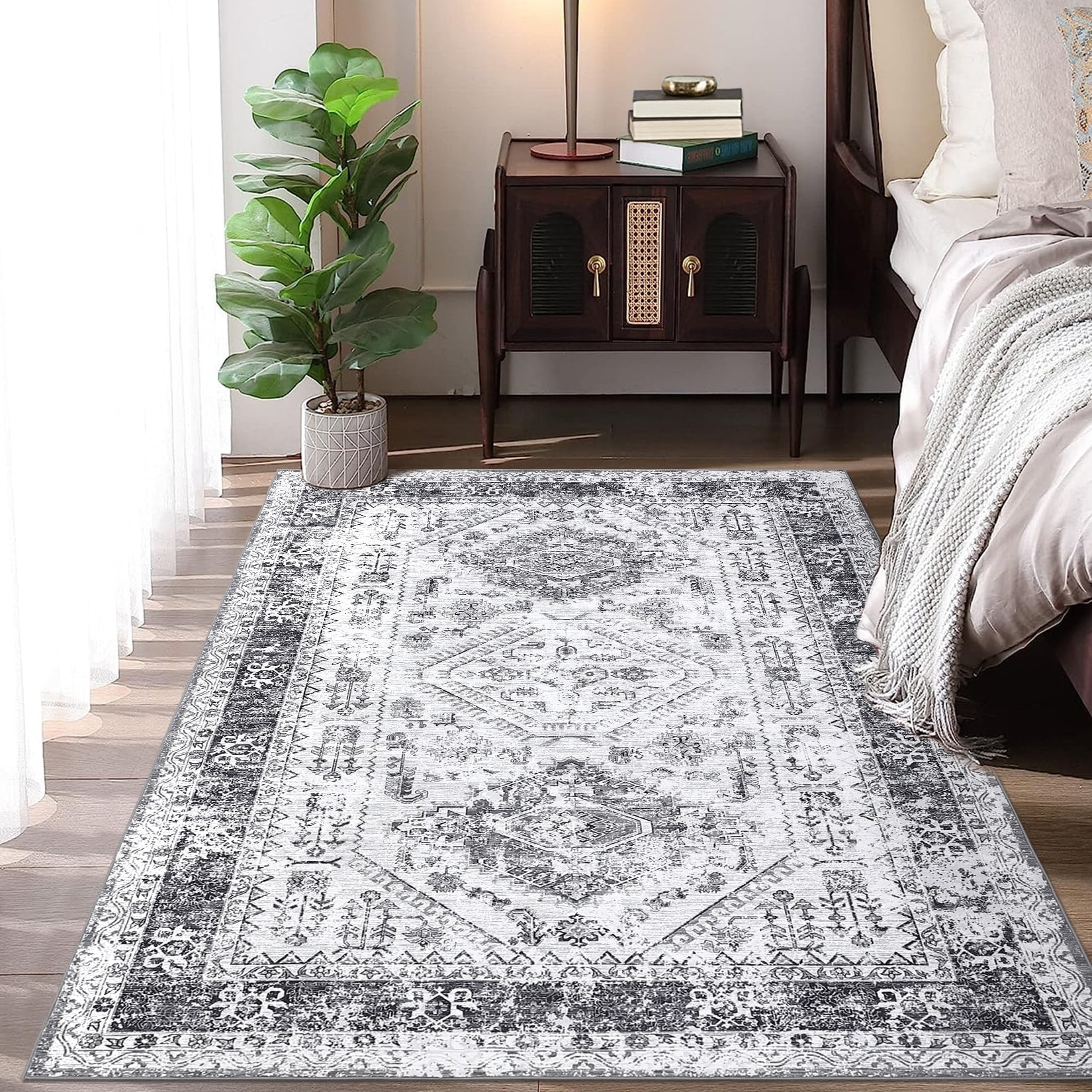 Gray Floral Washable Wool and Synthetic 4' x 6' Area Rug