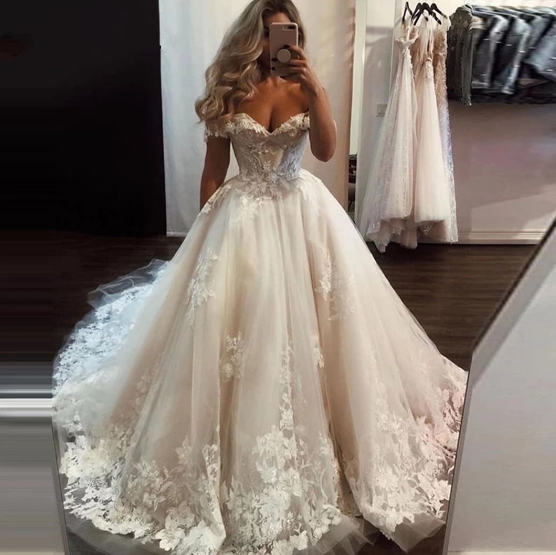 Boho Wedding Dresses Off Shoulder V Neck Lace Appliques Beach Tulle Bridal Gown