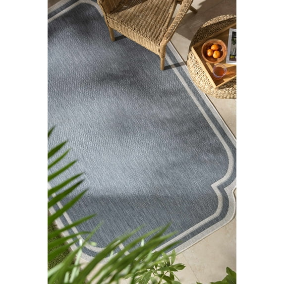 BoutiqueRugs Arnola Traditional Area Rug - Outdoor Safe - Blue, Cream - 7'10" x 10'