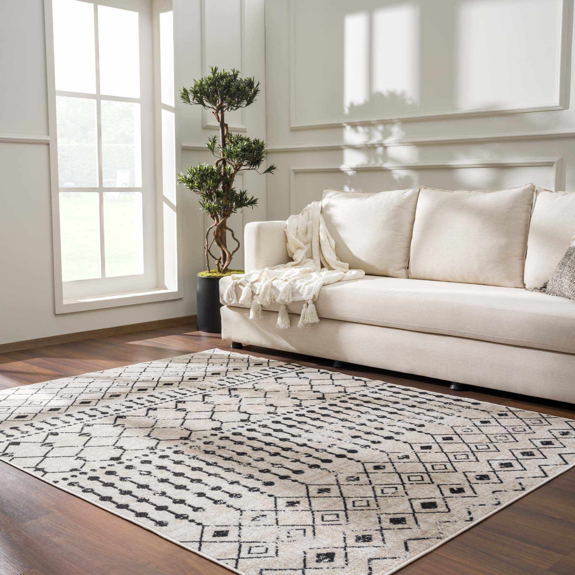 Hauteloom 6'7" Round Black and Gray Washable Polyester Rug
