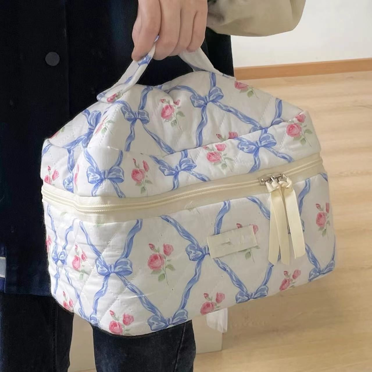 Bow Flower Storage Bag Style Retro Soft And Wash Bag Quilted Soft And Fall Cute Bag Makeup Bag Small Jewelry Case Travel Feminine Product Organizer for Purse Jewelry Organizer for Vanity Travel