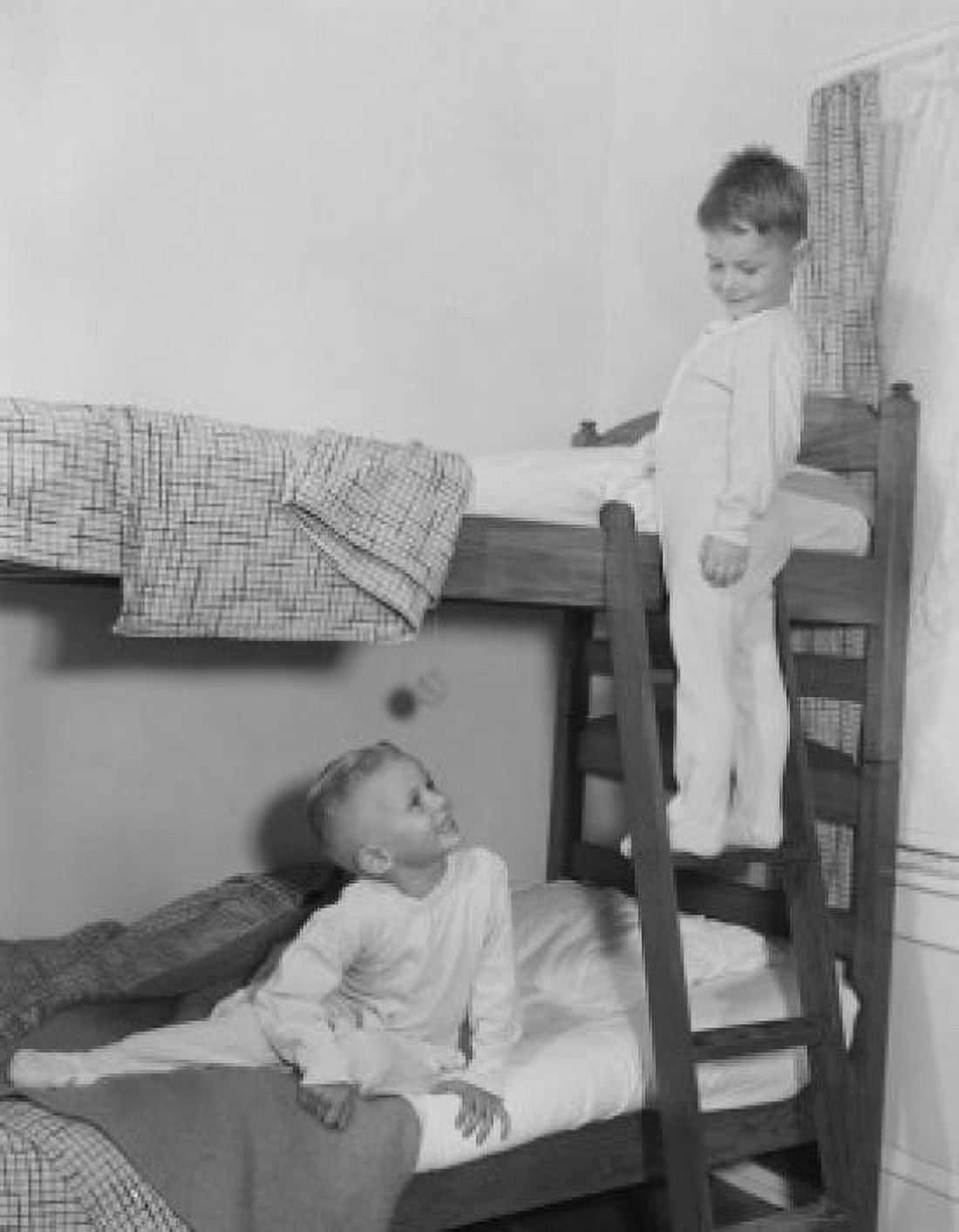 Boys on double storey plunk bed Canvas Art - (18 x 24)