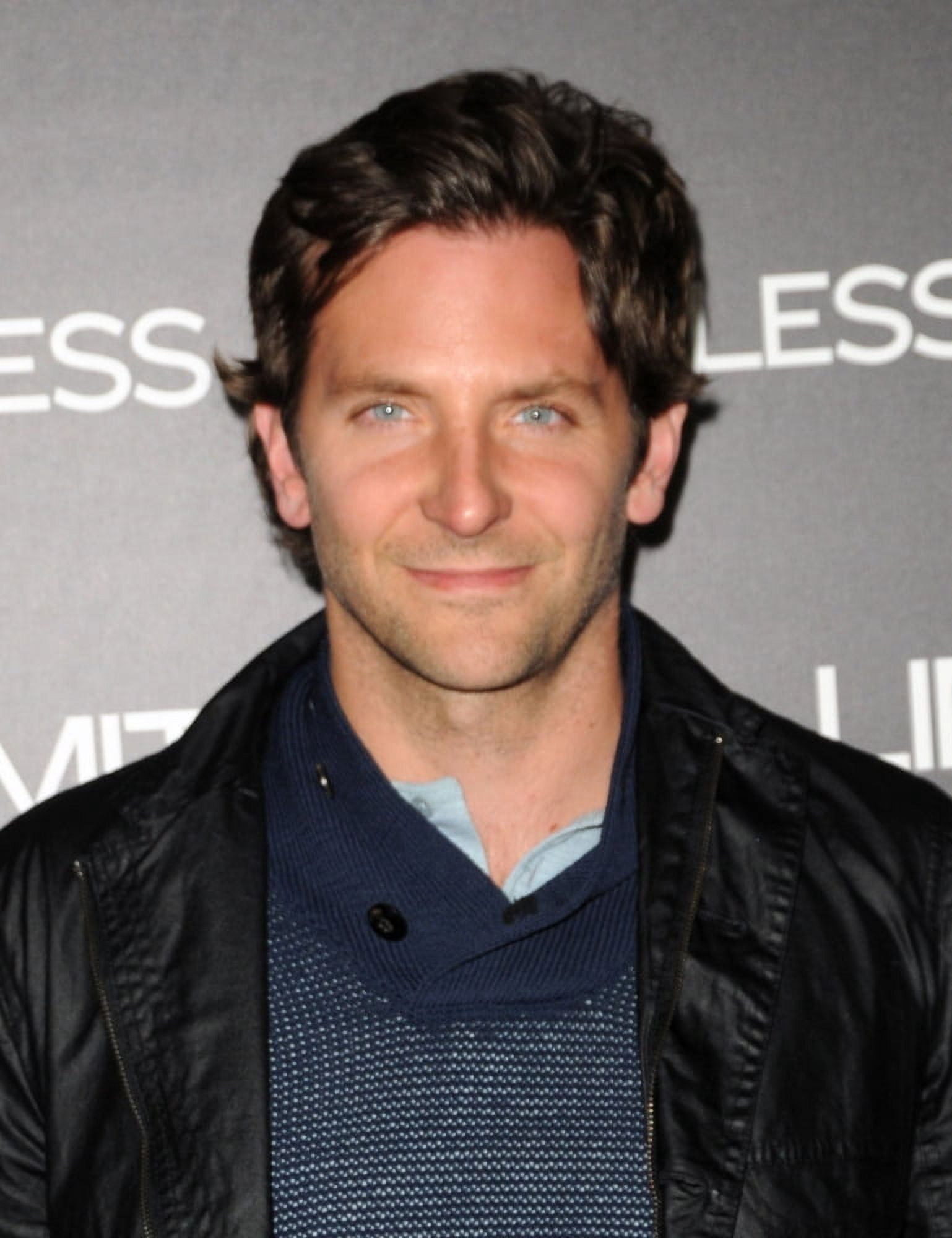 Bradley Cooper At Arrivals For Limitless Premiere Canvas Art -  (16 x 20)
