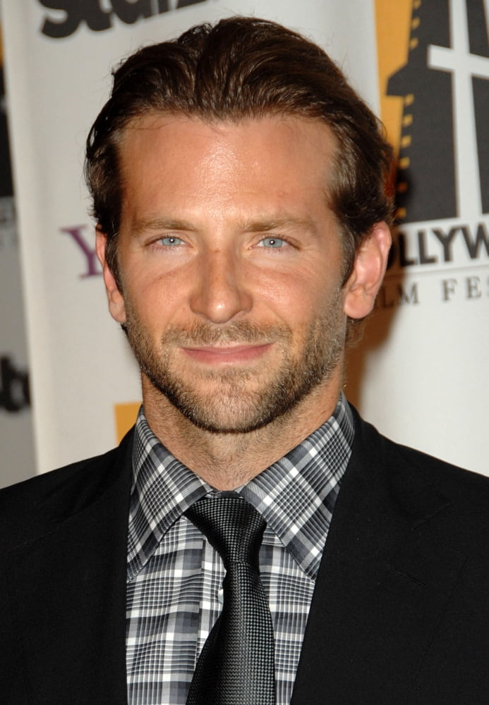 Bradley Cooper At Arrivals For The Hollywood Film Awards Canvas Art - (16 x 20)