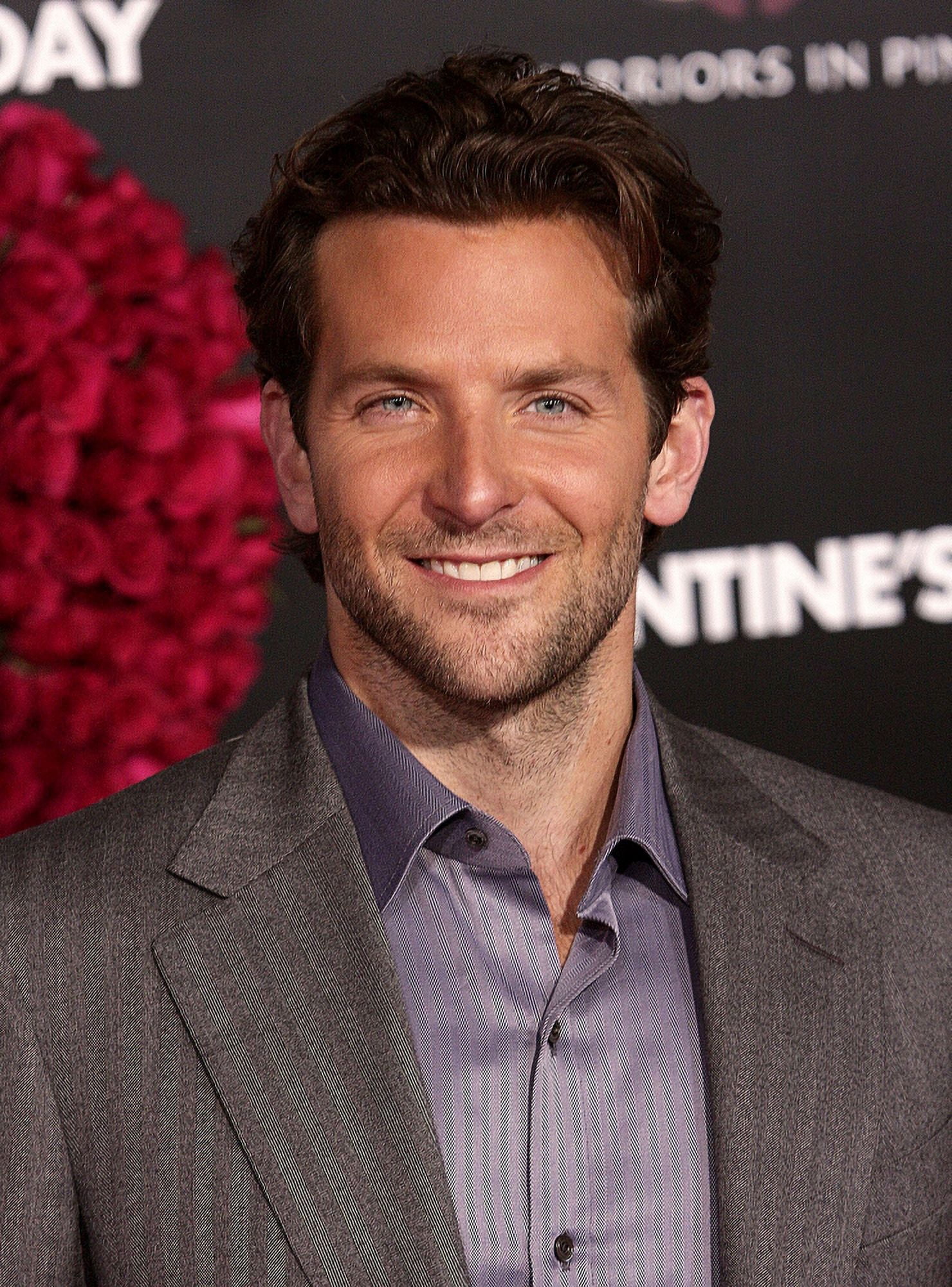 Bradley Cooper At Arrivals For ValentineS Day Premiere Canvas Art - (16 x 20)