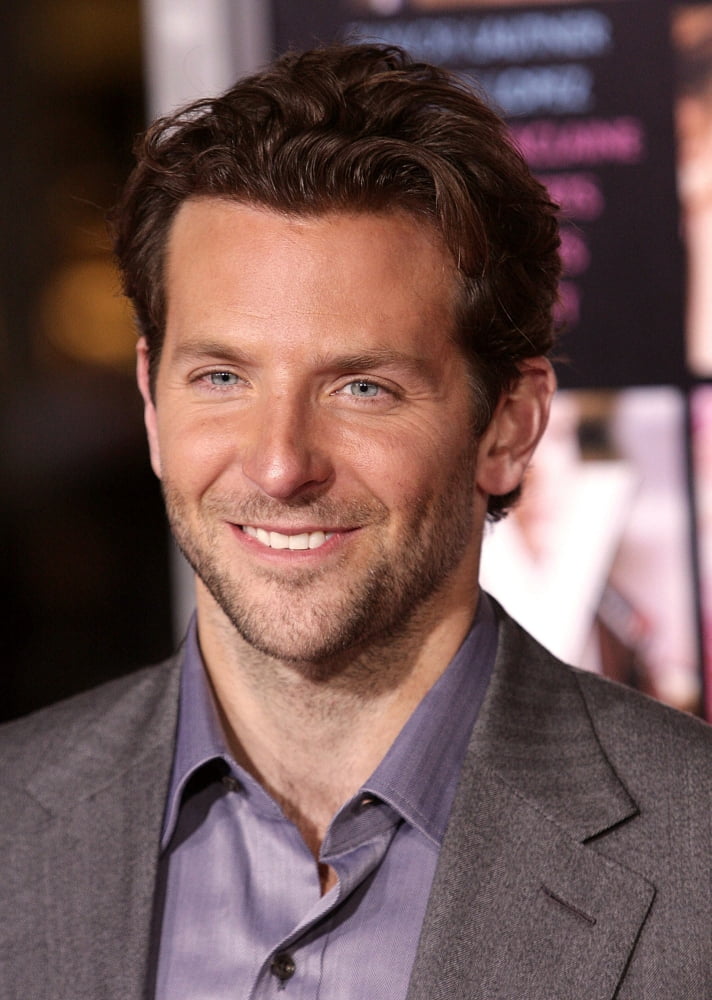 Bradley Cooper At Arrivals For ValentineS Day Premiere Canvas Art - (16 x 20)