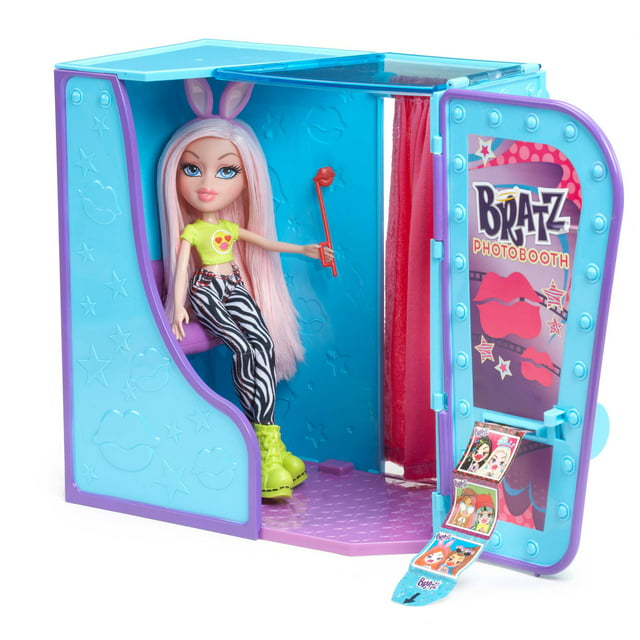 Bratz #SelfieSnaps Photobooth with Doll, Great Gift for Children Ages 6, 7, 8+