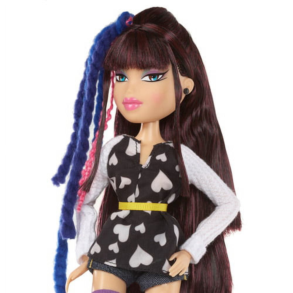Bratz Twisty Style Jade Doll, Great Gift for Children Ages 6, 7, 8