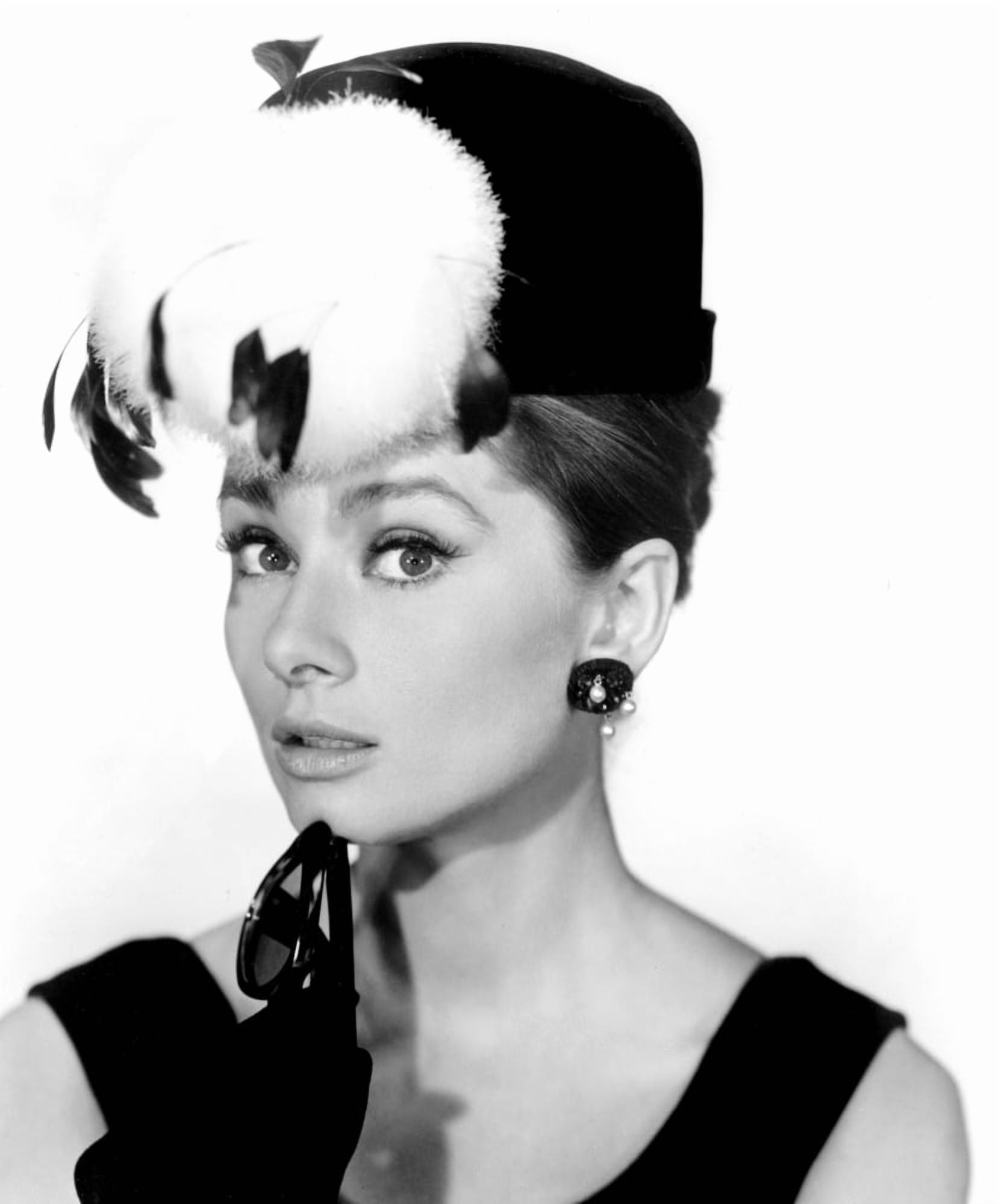 Breakfast At TiffanyS Canvas Art - (16 x 20)