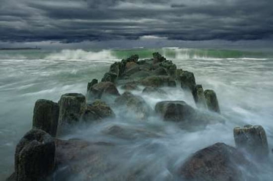Breakwater Canvas Art - Dmitry Kulagin (20 x 28)