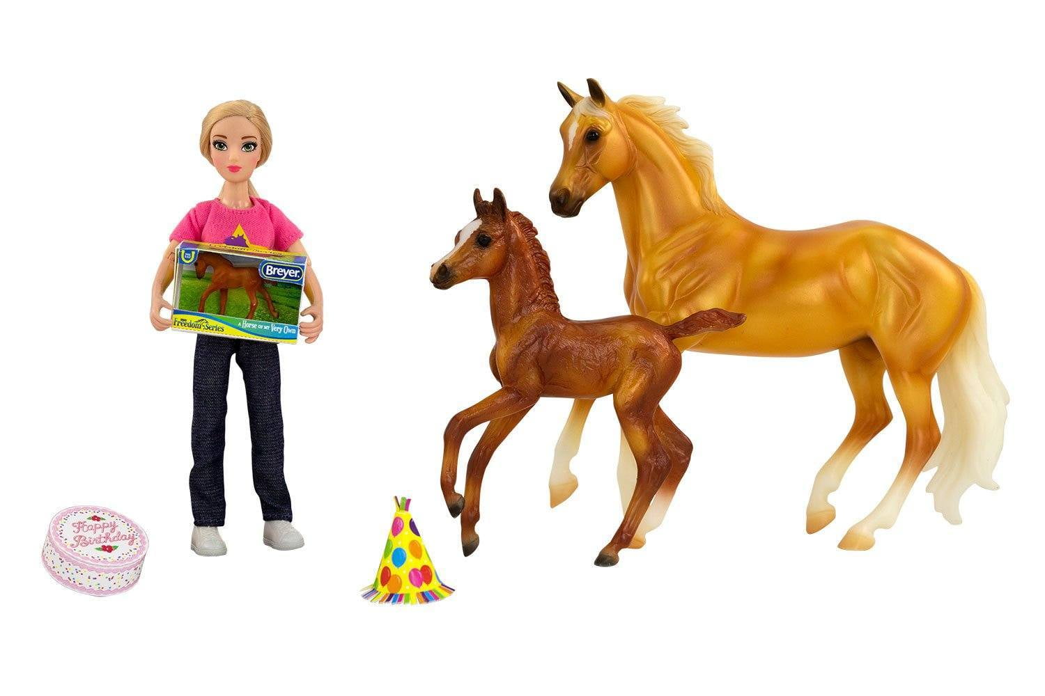 If your little one is into doll houses and horses, this is for you. The  quality and the original price are similar to Playmobil. Meaning:…