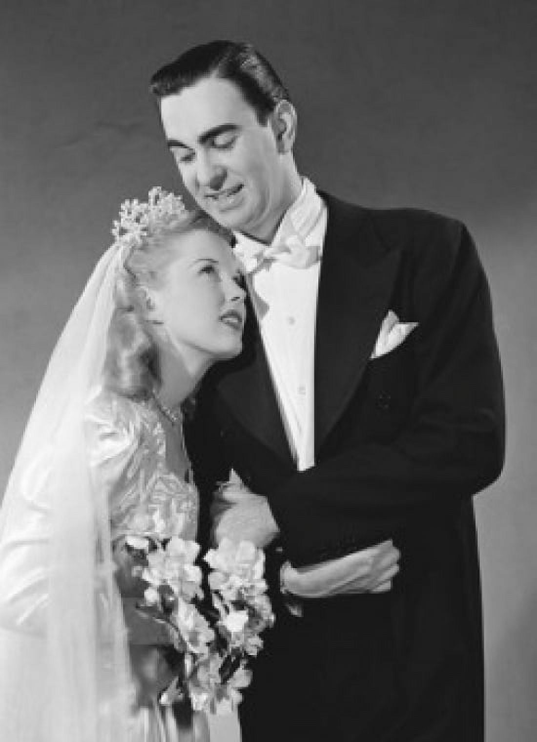Bride and groom portrait Canvas Art - (18 x 24)