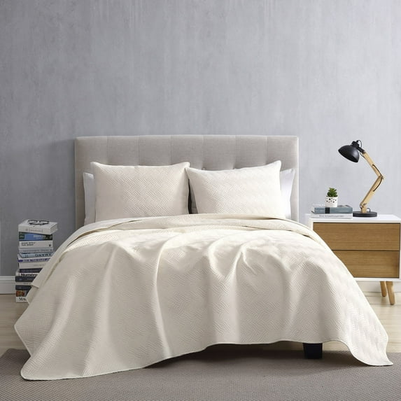 Brielle Home Hayden Velvet Quilt Set