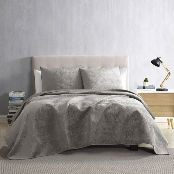 Brielle Home Hayden Velvet Quilt Set