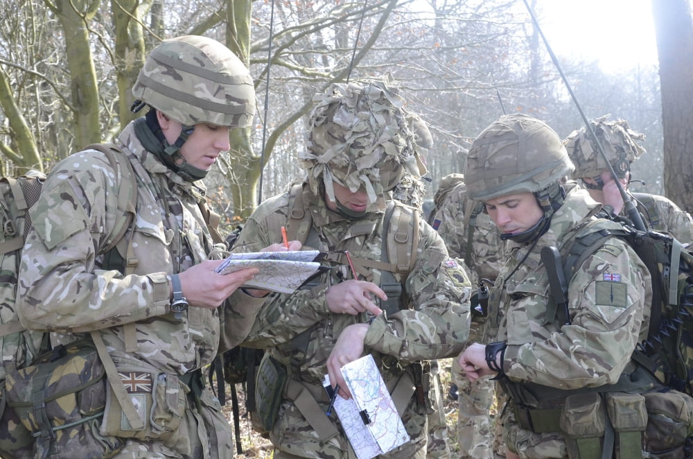 British Armed Forces fire control group planning a firing plan Canvas Art - Andrew ChittockStocktrek Images (17 x 12)