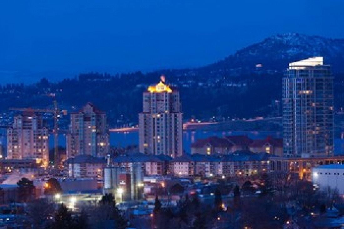 British Columbia Okanagan Valley Kelowna Skyline Canvas Art - Walter Bibikow DanitaDelimont (29 x 19)