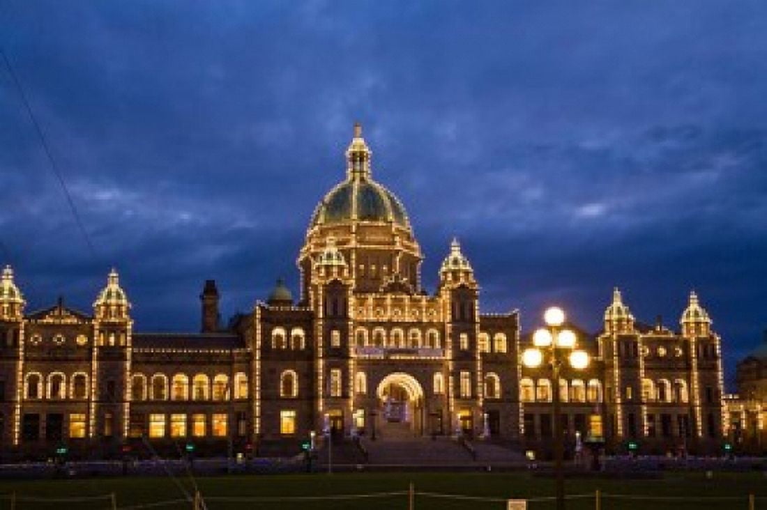 British Columbia Victoria Parliament Building Canvas Art - Stuart Westmorland DanitaDelimont (26 x 18)