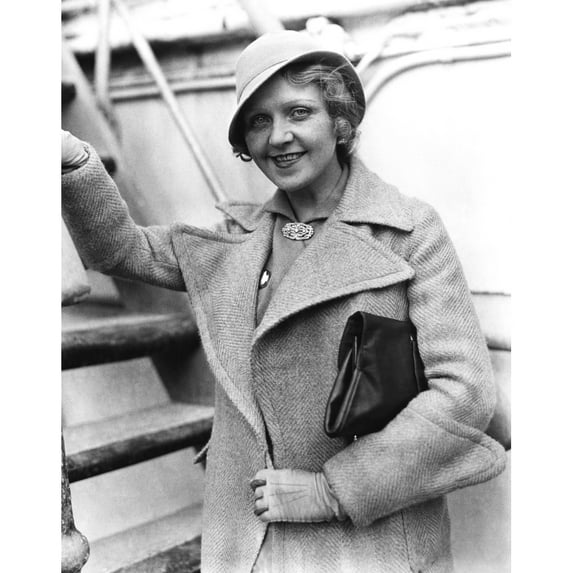 British Stage And Screen Star Betty Balfour Arriving In New York On The S.S. Berengaria February 10 1933 Photo Print (16 x 20)