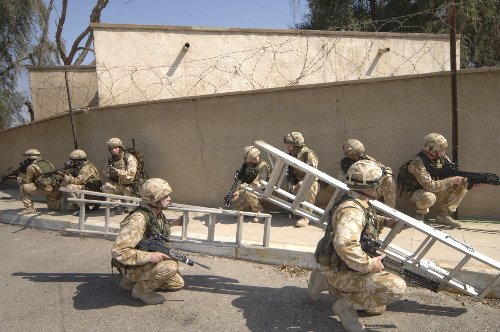 British troops training in Iraq before an operation Canvas Art - Andrew ChittockStocktrek Images (17 x 12)