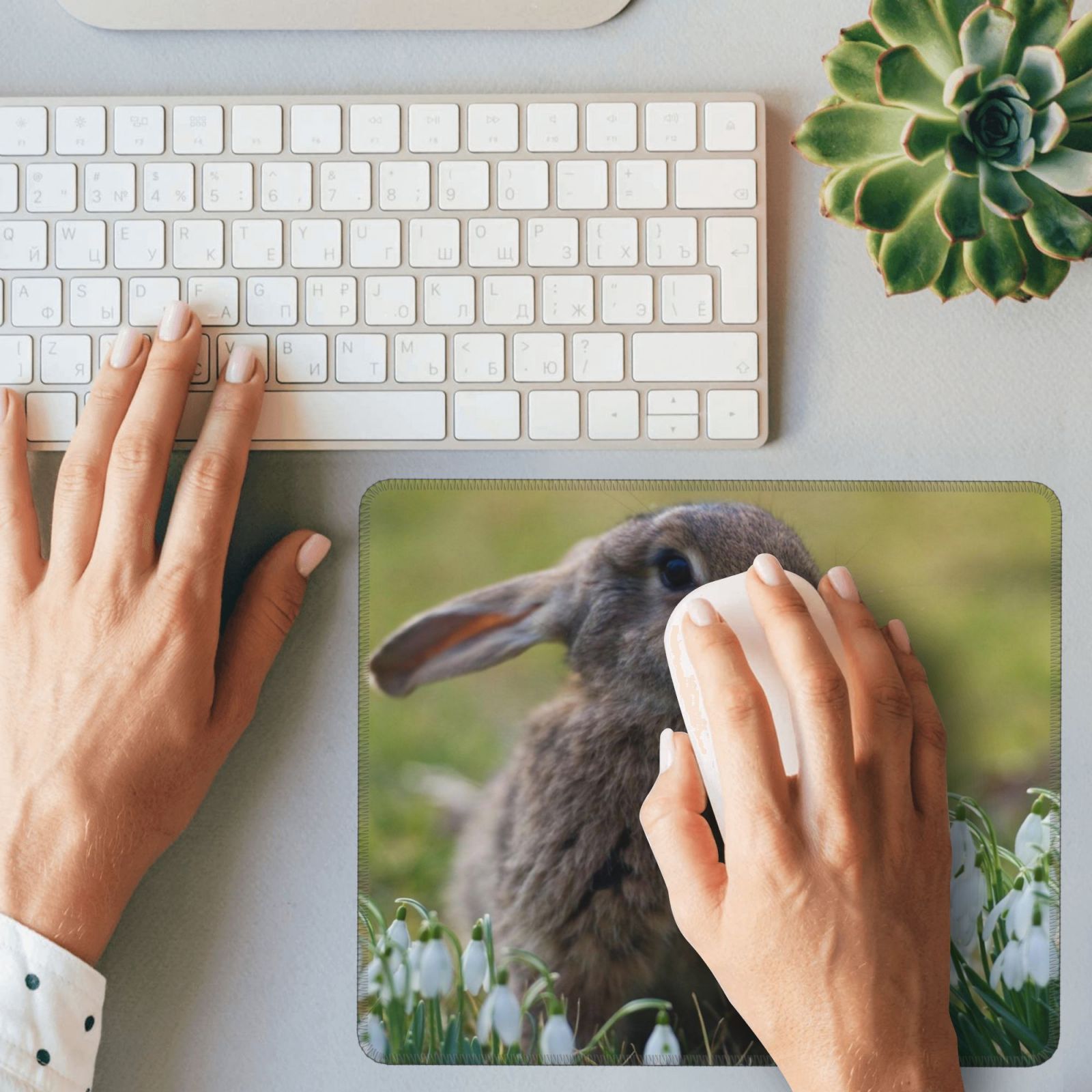 Brown Bunny Eating Flowers Print Rubber Lock Edge Mouse pad, Office