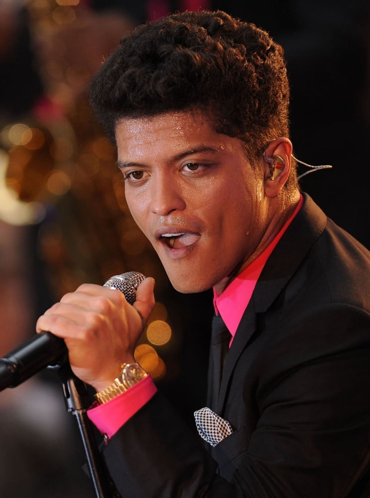 Bruno Mars At Talk Show Appearance For Nbc Today Show Summer Concert Series With Bruno Mars Canvas Art - (16 x 20)