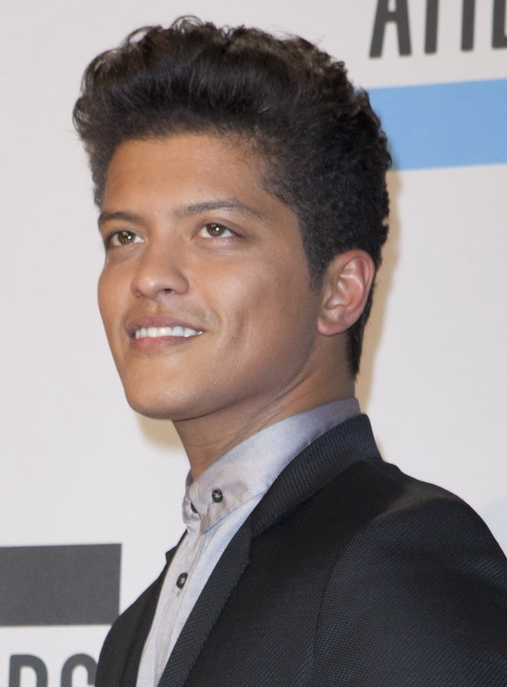 Bruno Mars In The Press Room For The 38Th Annual American Music Awards - Press Room Canvas Art -  (16 x 20)