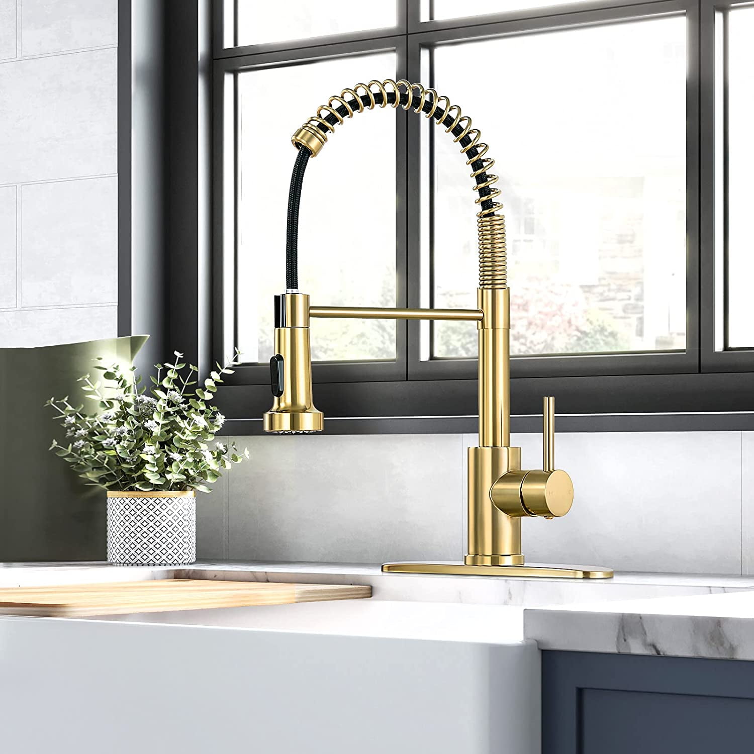 Brushed Gold Kitchen Faucet with Pull Down Sprayer,Single Handle Gold