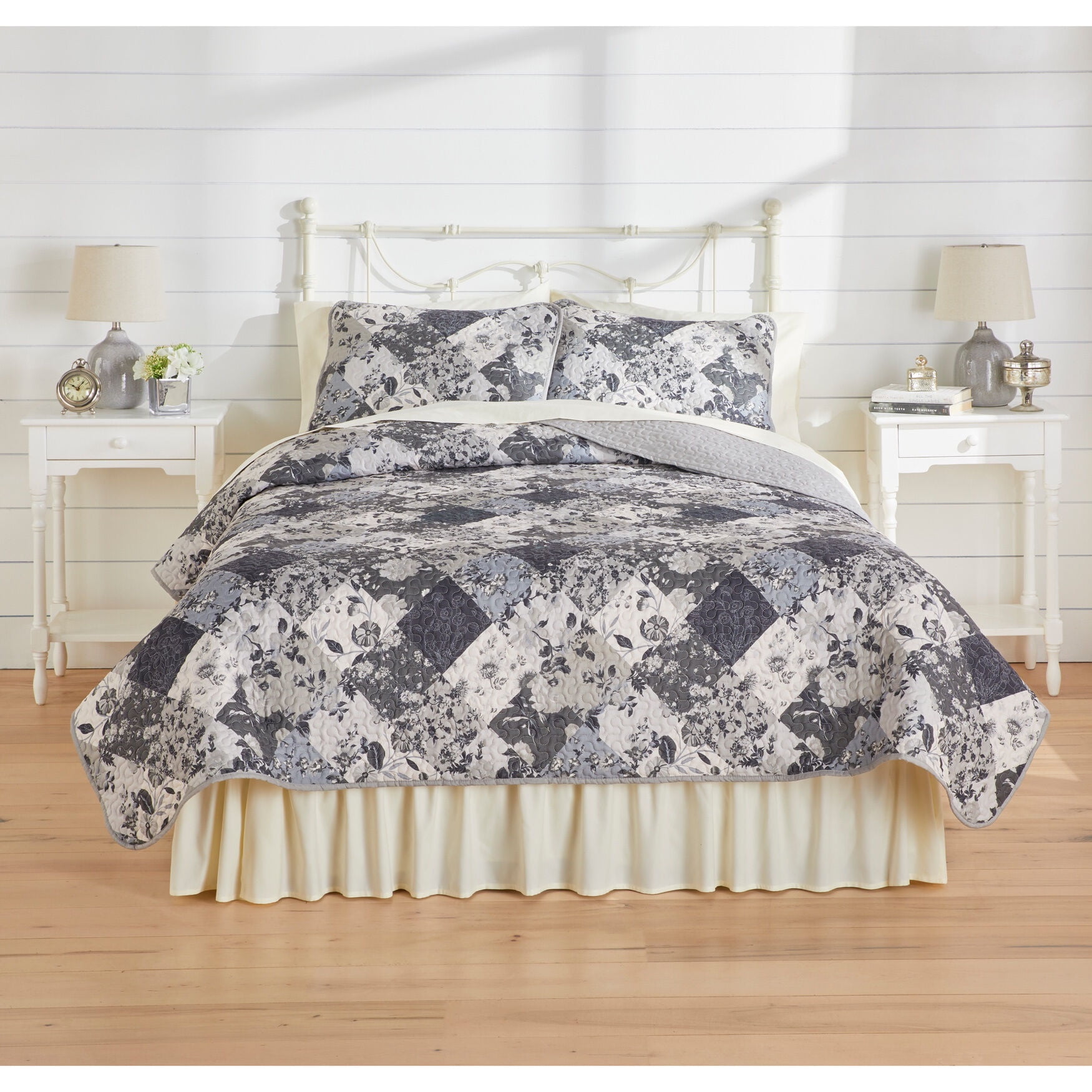 Gray Floral Patchwork Reversible Full Quilt Set