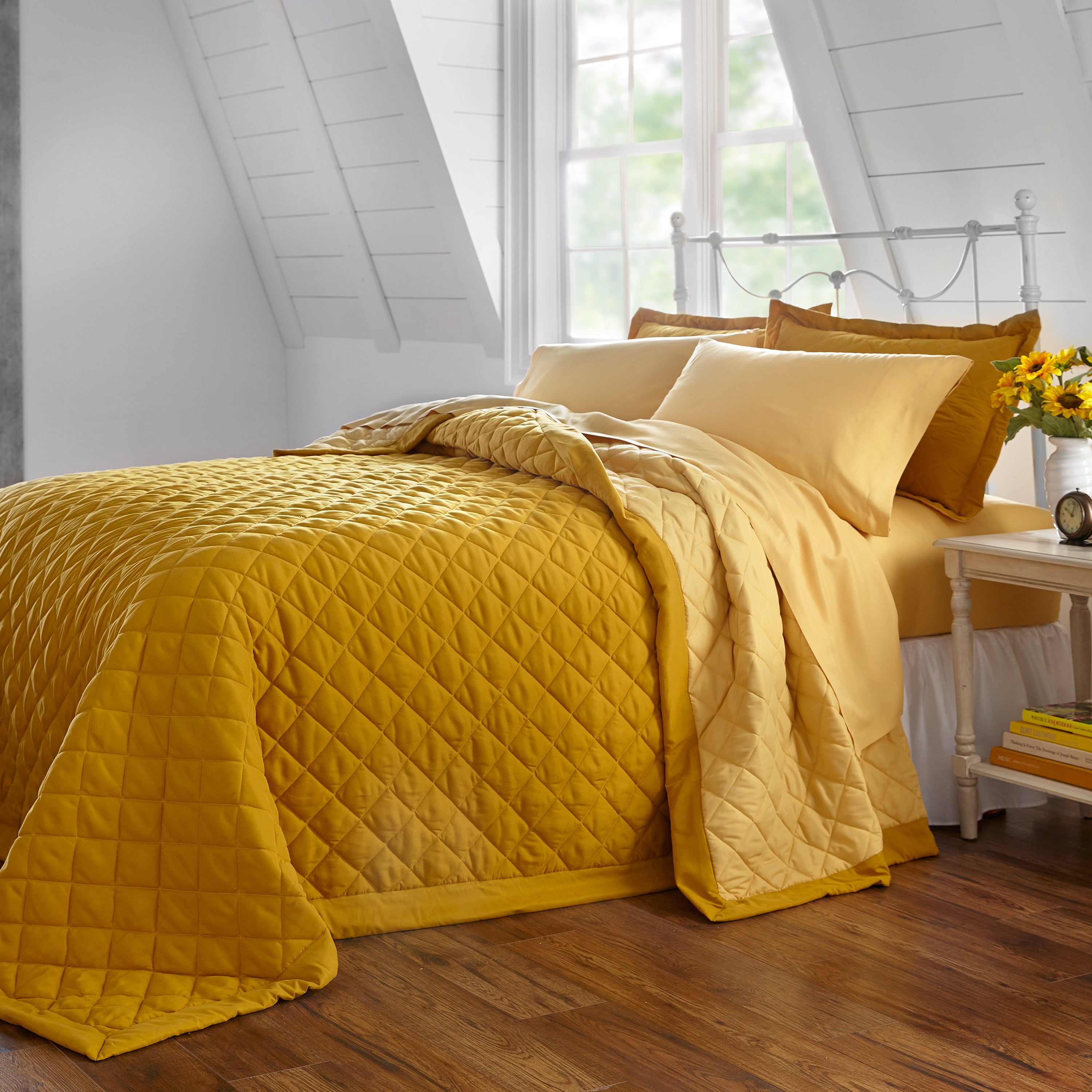 Gold Maize Reversible Full Quilted Bedspread Set