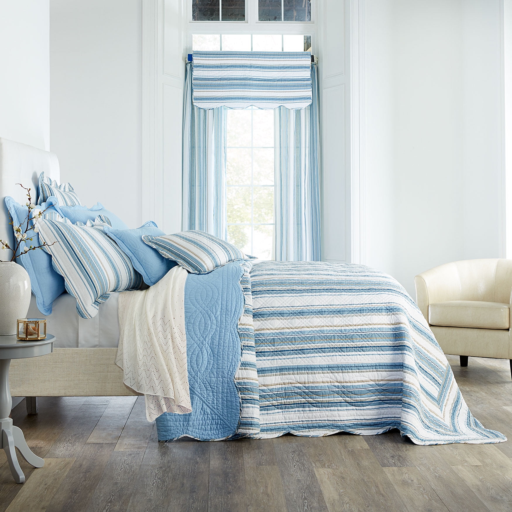 BrylaneHome Bedding Lightweight All Season Florence Quilted Oversized