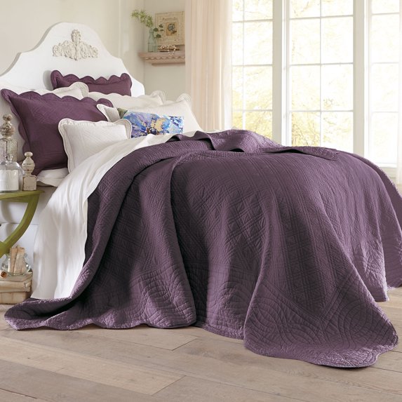 BrylaneHome Bedding Lightweight All Season Florence Quilted Oversized 100% Cotton Ultra Supreme Softness Bedspread
