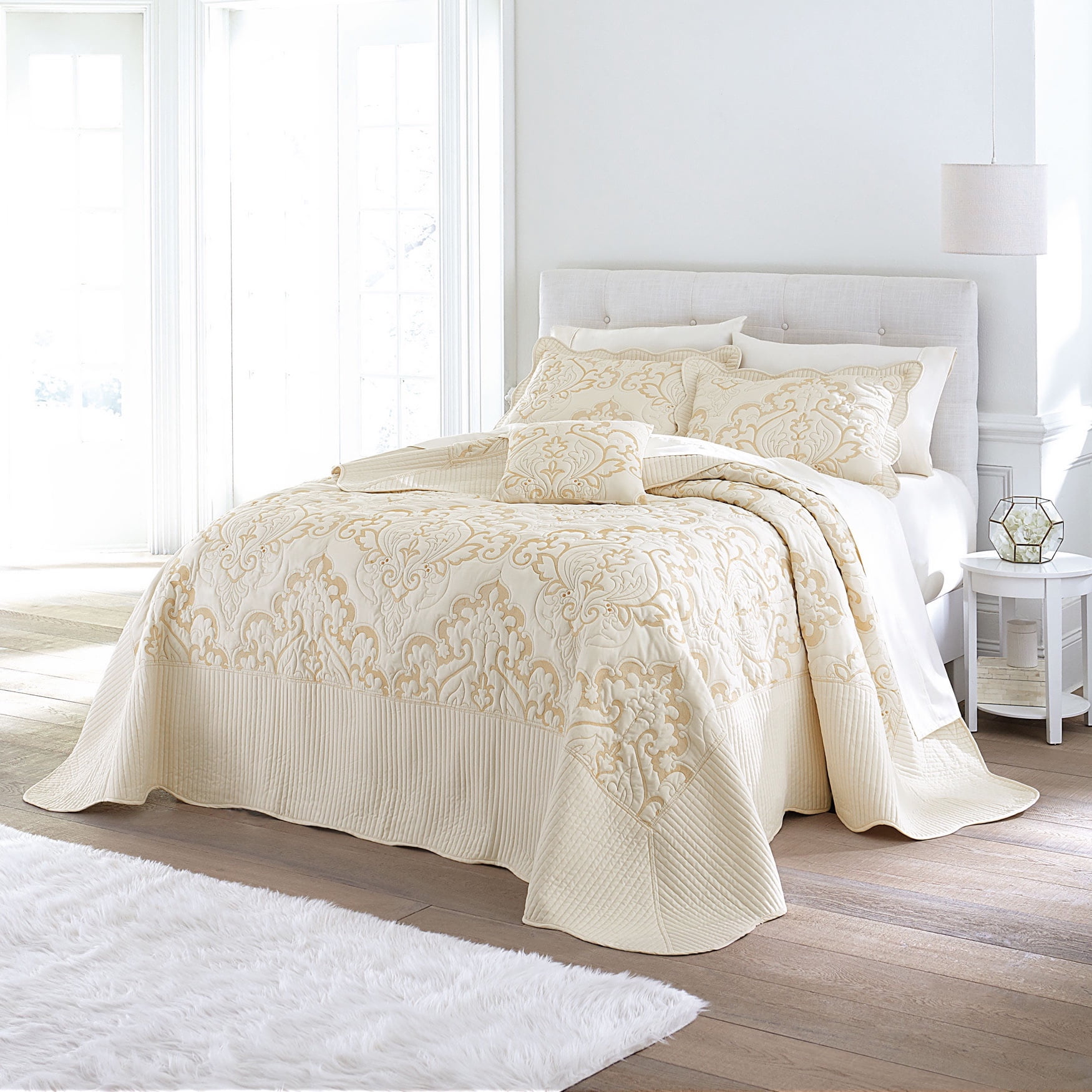 Amelia Ivory Quilted Damask Full Bedspread with Scalloped Border