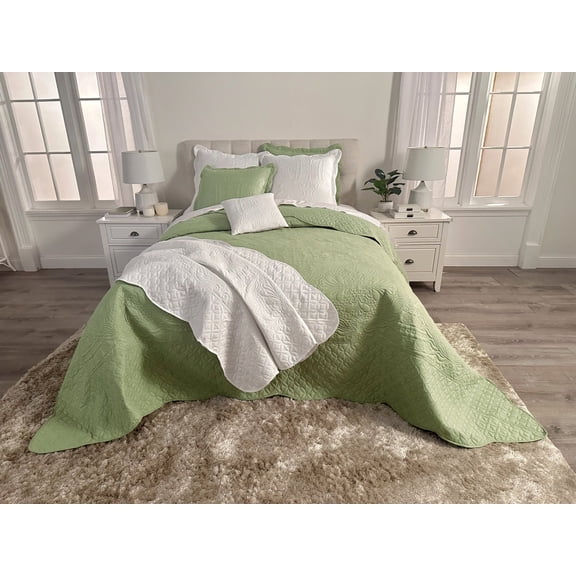 BrylaneHome Lily Damask Bedspread