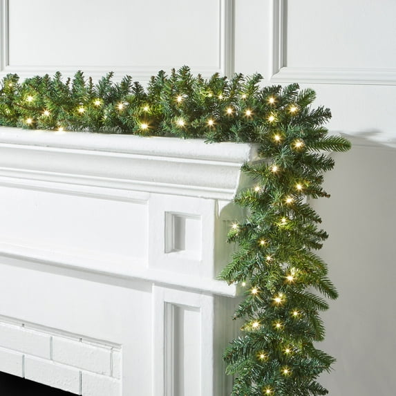 BrylaneHome Pre-Lit Arrow-Tip 9' Garland