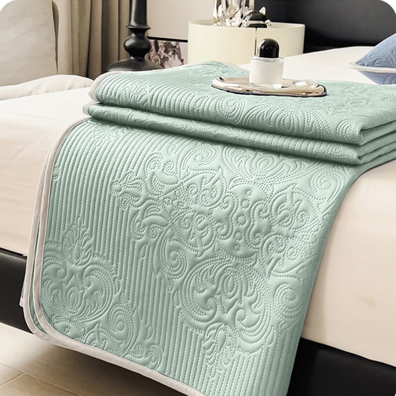 Btomtd Double‑Sided Summer Quilt, Embossed Polyester Air Conditioner Cooling Blanket for Multi‑Scene Use, All Season Lightweight Comforter, 71" x 79" (Mint Green)
