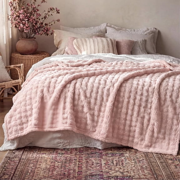 Bubble Fleece Queen Blanket Light Pink 90" 90"