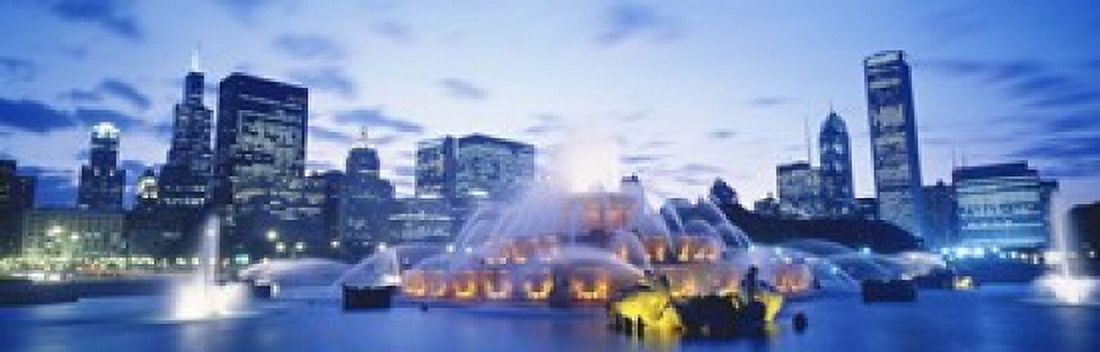 Buckingham Fountain Grant Park Chicago Illinois USA Canvas Art - Panoramic Images (18 x 6)