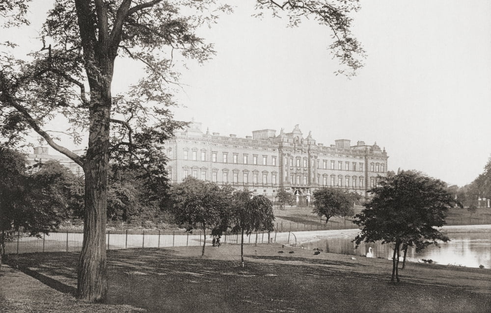 Buckingham Palace London England Seen From The Mall In The Late 19Th Century From London Historic And Social Published 1902 Canvas Art - Ken Welsh Design Pics (19 x 12)
