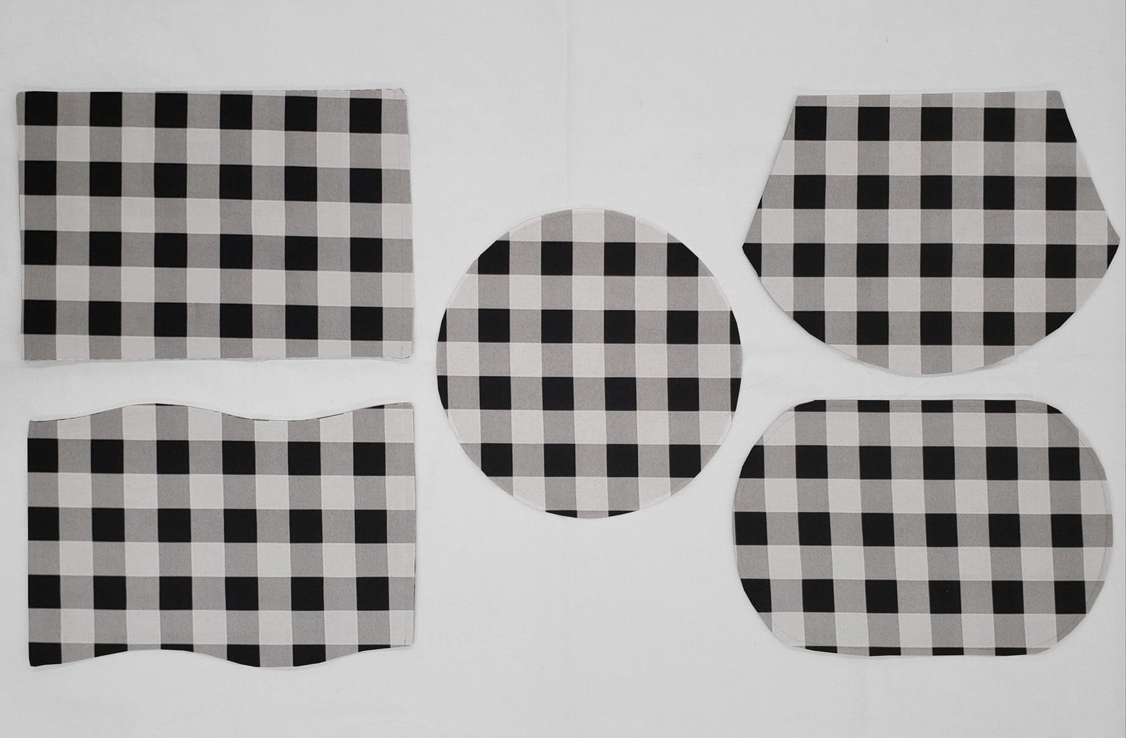 Buffalo Check Plaid Placemats by Penny's Needful Things (Oval - Set of 4) (White)