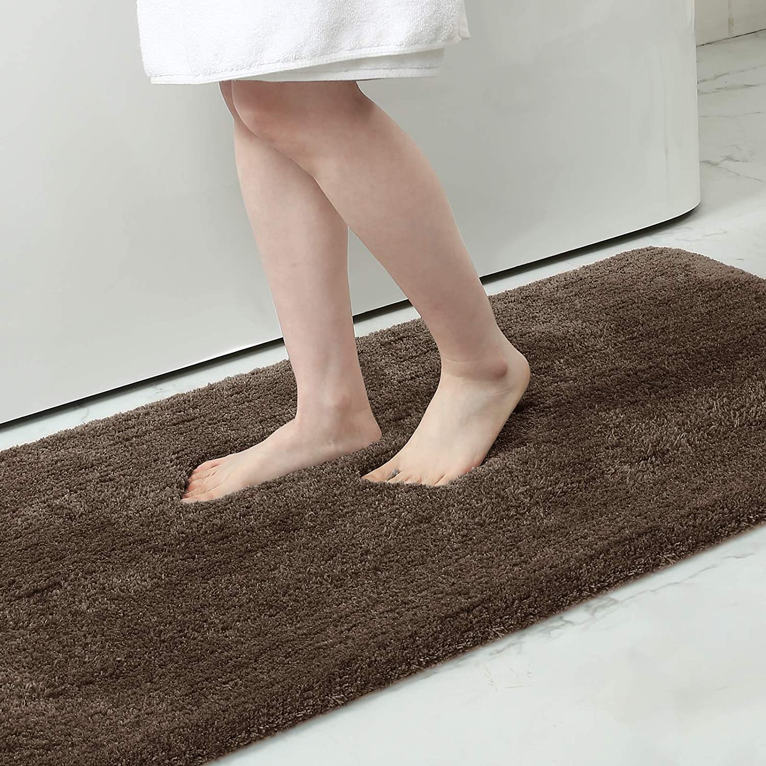 https://i5.walmartimages.com/seo/Buganda-Microfiber-Bathroom-Rugs-17x24-Brown-Shaggy-Soft-Absorbent-Non-Slip-Thick-Plush-Machine-Washable-Bath-Mat_b8758bfa-9892-495f-9c4b-6b4fb0648988.85885e1e1ee50afcb984ce15a0a25e68.jpeg