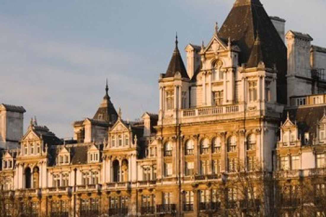 Building Along Victoria Embankment London England Canvas Art - Walter Bibikow DanitaDelimont (35 x 23)